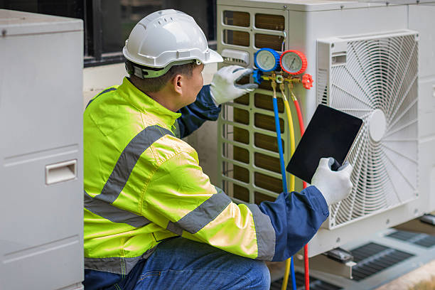 Professional Ductwork Repair technician working in Stockbridge, MI